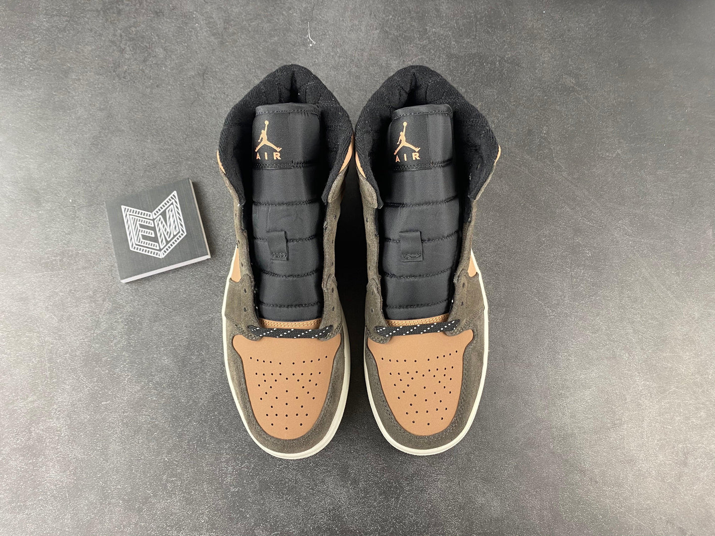Nike  Air Jordan 1 Mid SE Dark Chocolate